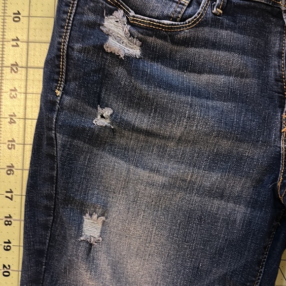 Denizen from Levi’s Cropped distressed jeans - Picture 3 of 12